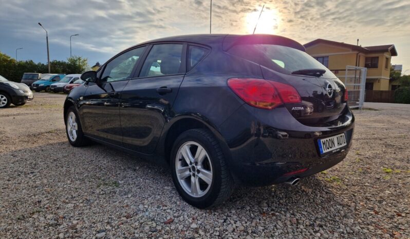 Opel Astra full