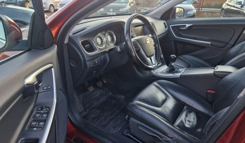 Volvo V60 2.0 D3 Momentum full
