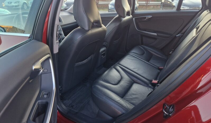 Volvo V60 2.0 D3 Momentum full