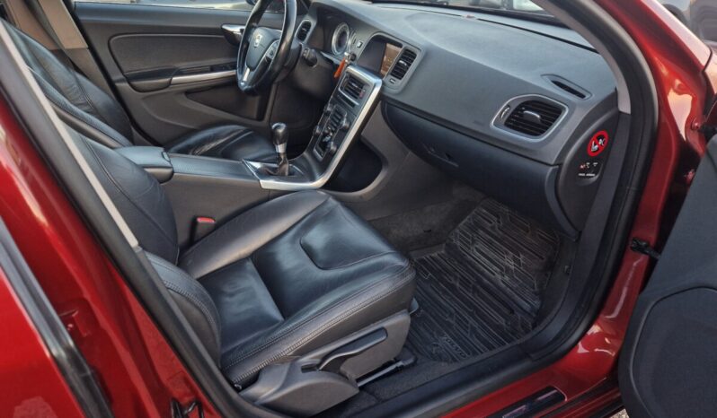 Volvo V60 2.0 D3 Momentum full