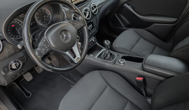 Mercedes-Benz B 180 full