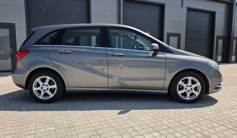 Mercedes-Benz B 180 full