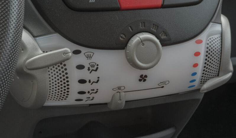 Peugeot 107 full
