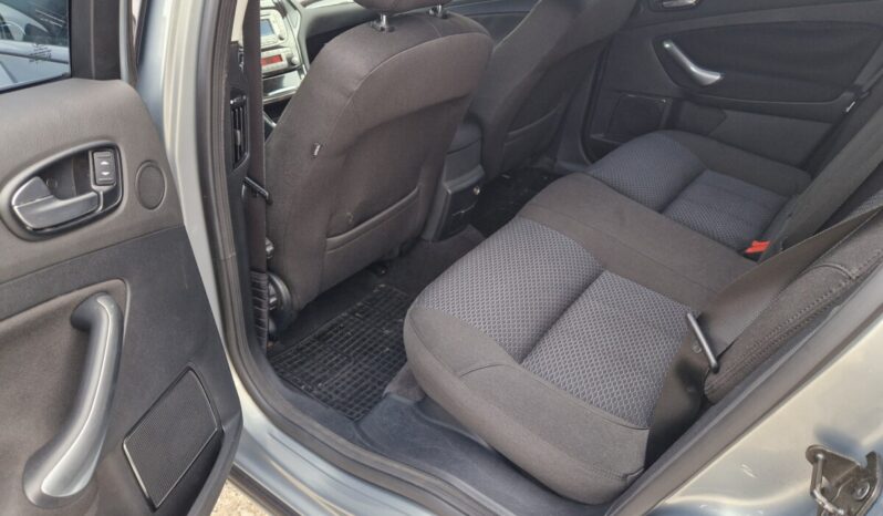 Ford Mondeo Ghia 2.2 TDCI full