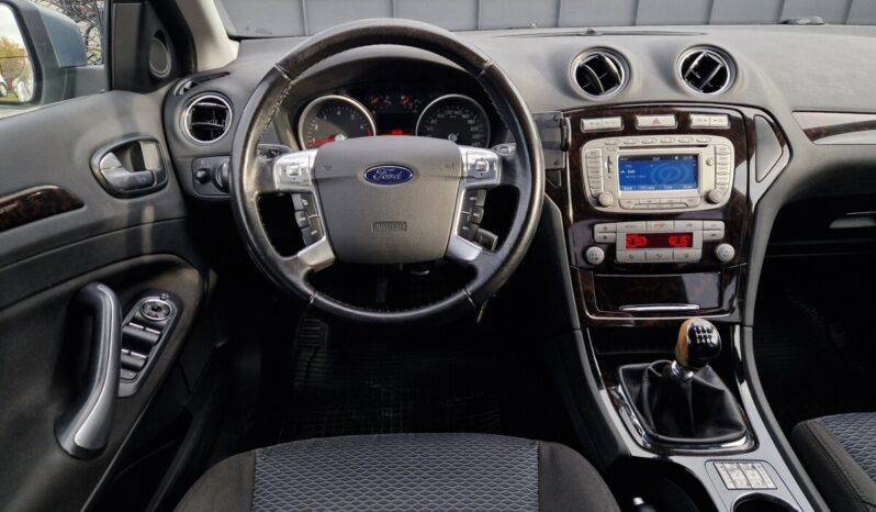 Ford Mondeo Ghia 2.2 TDCI full